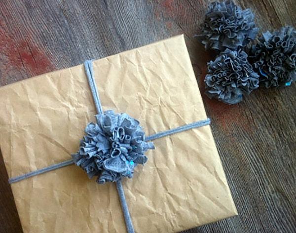12. El yapımı hediyelerinizi ev yapımı bir hediye paketi ile süslemelisiniz.