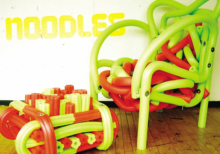 İsmi Saçma İşlevi Fazla: Yaz Bitince Havuz Makarnalarını Kullanabileceğiniz 15 Alan