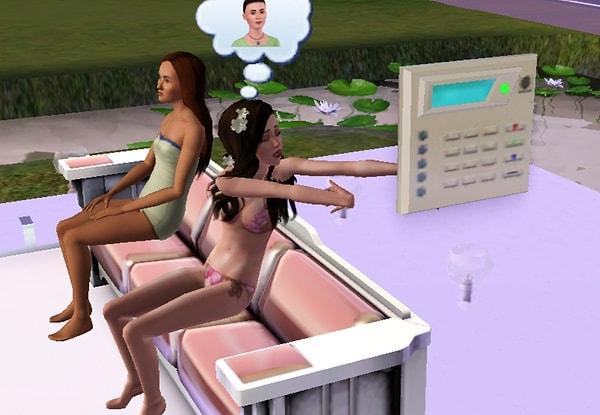 9. Bazı kızların ilişki durumu The Sims'e birebir olarak aktarılmış