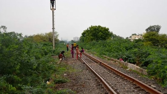 Hindistan'da Tuvaletini Tuvalette Yapanlara Para Ödülü