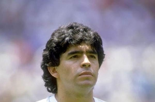 12. Maradona'nın dudaklarına silikon yaptırdığı bir dünyaya sol bek getirmek istemiyorum