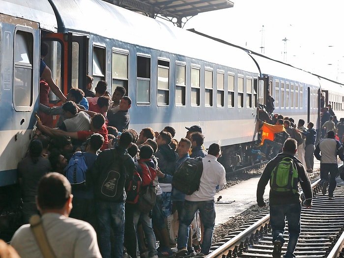 Budapeşte Tren Garı Yeniden Açıldı, Mülteciler Akın Etti