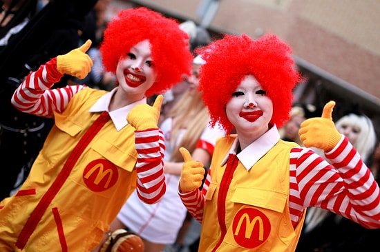 Japonya'daki Bir McDonald's'da İçeceğin İçinden Plastik Parçaları Çıktı