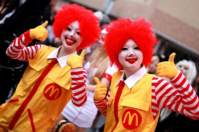 Japonya'daki Bir McDonald's'da İçeceğin İçinden Plastik Parçaları Çıktı