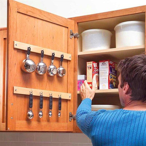 5. Mutfak eşyalarınızı asarak işinizi kolaylaştırın.