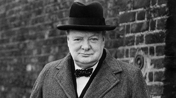 11. Bir meclis üyesi Churchill'e dönüp "Yoksa ben konuşurken uyuya mı kaldınız, Bay Churchill?" der.