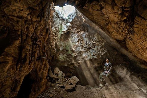 Güney Afrika'da yerin 100 metre altında Rising Star Mağarası'nda yeni bir insan türüne ait kemikler ortaya çıktı.