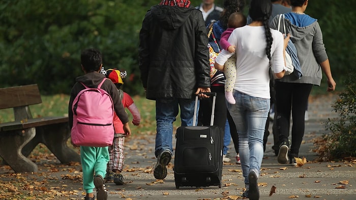 Mültecilerin Berlin'deki Eski Askeri Kampta Yaşadıkları