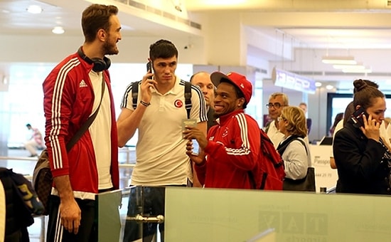 12 Dev Adam İstanbul'a Döndü