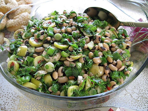 7. En taze en doyurucu salata: Kuru Börülce Salatası
