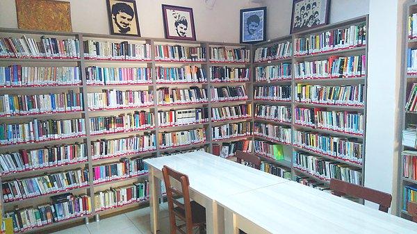 5. Gençler için 10.000 kitaplık kütüphane