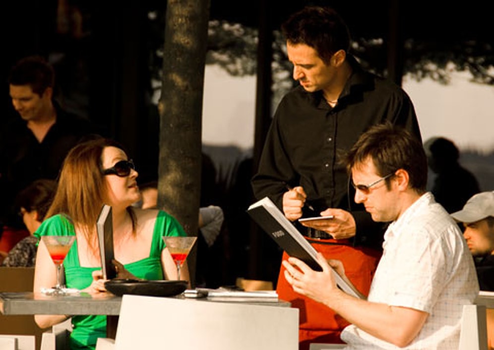 Restoranda Garsonla Girilebilecek Beyhude 11 Polemik