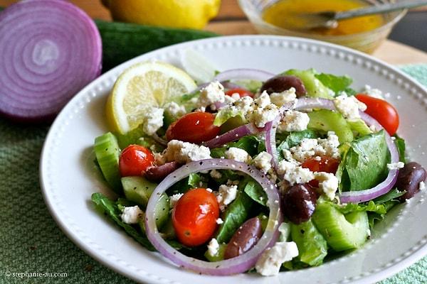 12. Bu "Greek salad"ın bütün malzemesi bizden geliyor ha.