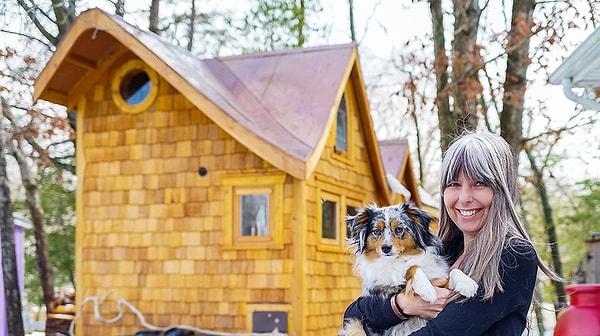 1. Bernadette, Maryland'de sadece 15 metrekarelik bu evde köpeğiyle birlikte yaşıyor.