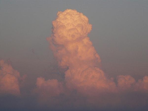 10. Göğü yarıp geçen bir bulut...