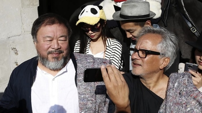 Londra'da Sanatçılar Ai Weiwei ve Anish Kapoor Önderliğinde Sığınmacılar İçin Yürüdü