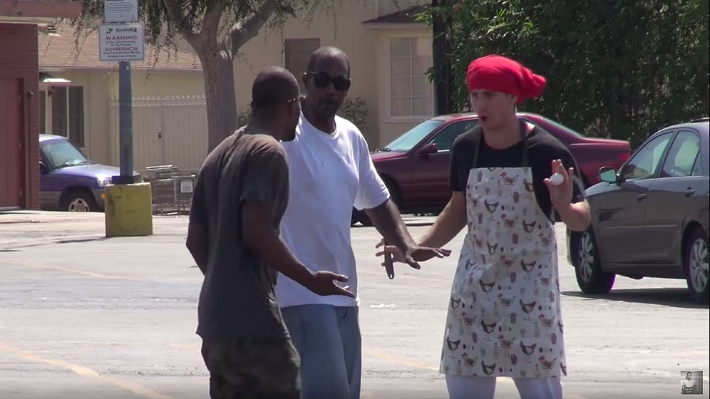 Aşırı Sıcak Havada İnsanların Arabalarının Üzerinde Yumurta Pişirme Şakası