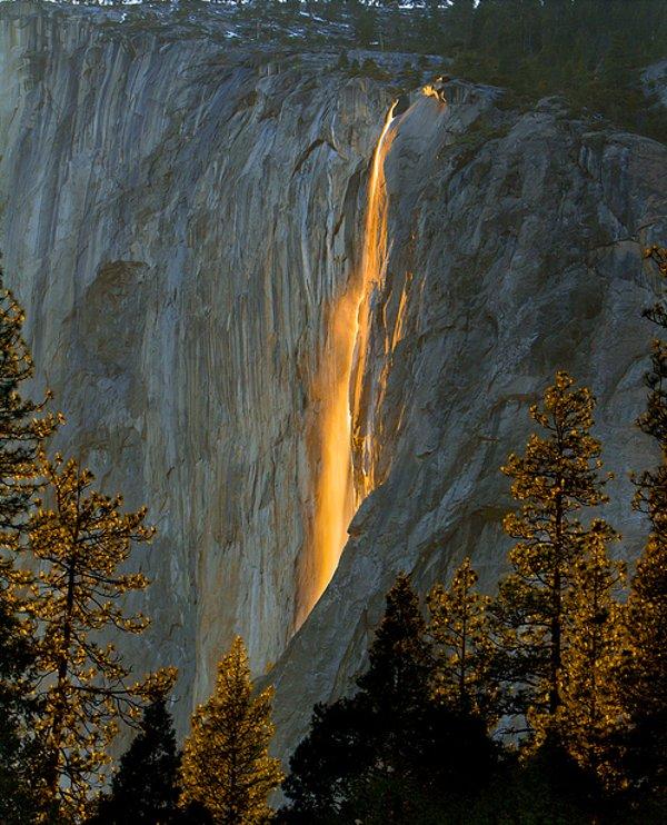 13. Suyun doğadaki büyüsüne şahit olacağınız yer, Yosemite'dir.