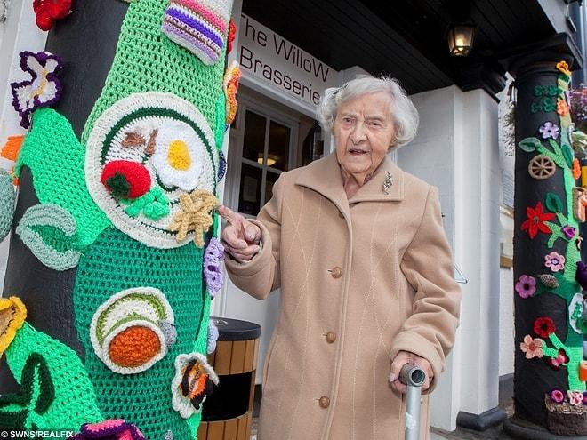 Dünyanın En Yaşlı Sokak Sanatçısı: Örgü Çetesi Üyesi 104 Yaşındaki Grace Brett