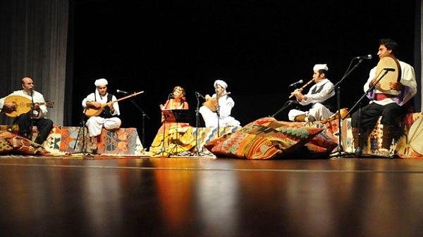 Dünyanın pek çok ülkesinin yerel müzik gelenekleri bir arada sergileniyor.
