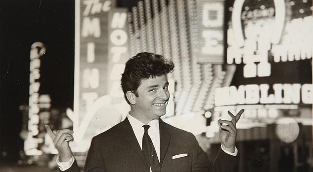 29. Zeki Müren'in doğum günü olan 6 Aralık, Türk Sanat Müziği Günü olarak kutlanmaktadır.
