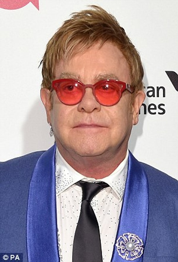 Dünyaca ünlü şarkıcı ve piyanist Elton John, uzun yıllardır eşcinsel hakları için mücadele ediyor.