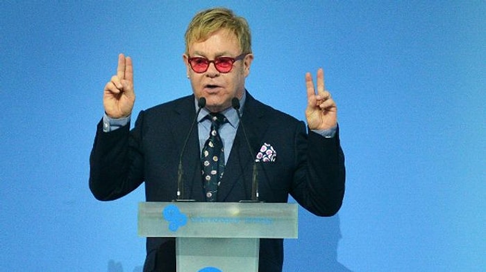 Putin'le LGBT Haklarını Tartışmak İsteyen Sir Elton John, Rus Komedyenin Kurbanı Oldu