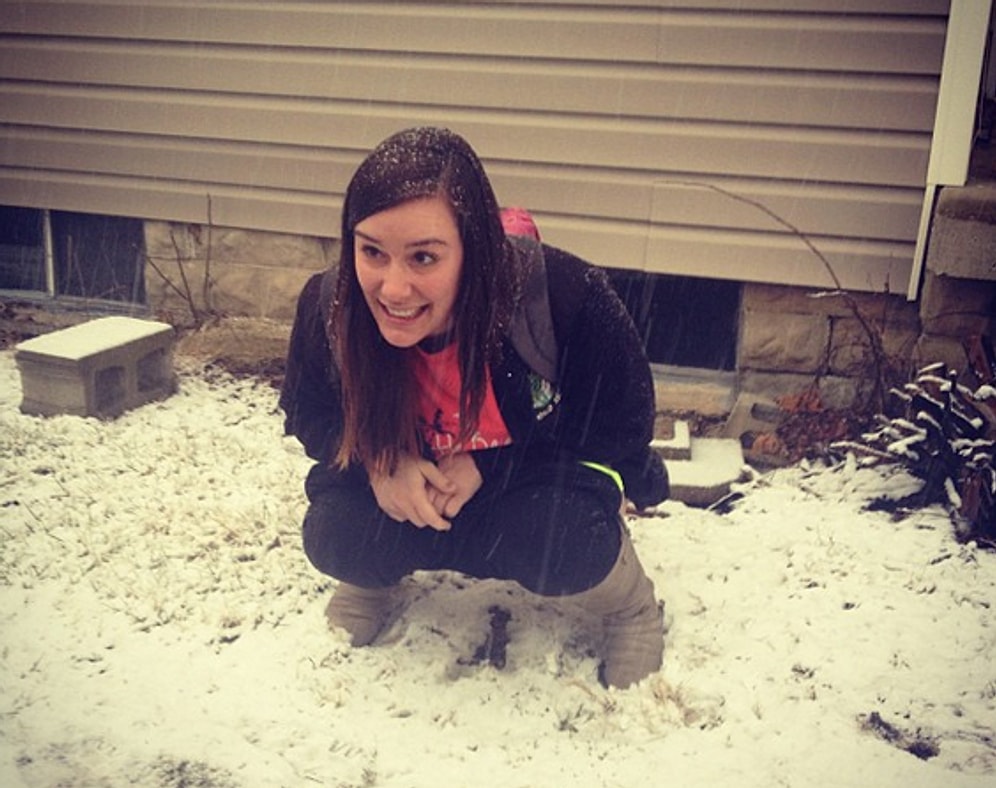 Kakişkolardan Sonra Başımıza Bu da Geldi! Ortalık Yere İşeyip Instagram'da Paylaşan Kızlar