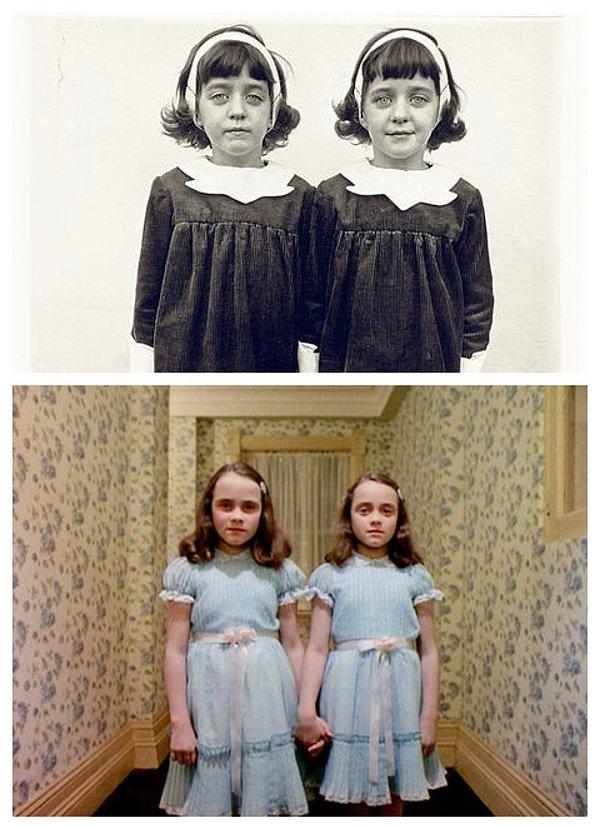 7. Stanley Kubrick'in Cinnet adlı ünlü filmi ve Diane Arbus'un Identical Twins, Roselle, New Jersey, 1967 adlı eserinden