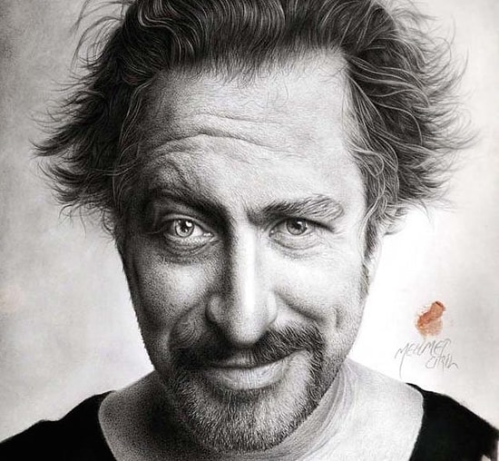 Cem Yılmaz’ın Portresini Çizip Kanıyla İmza Attı