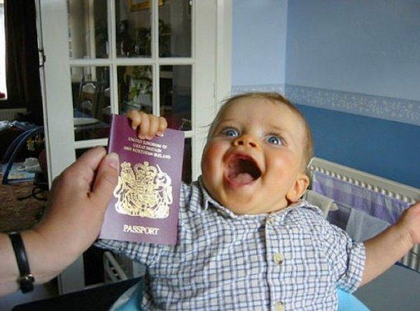 14. Bir pasaporta ancak bu kadar sevinilebilir, helal olsun sana seyahat yürekli bebek