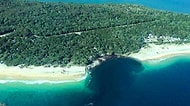 Plajlara Dikkat! Avustralya Sahilinde Açılan Dev Çukur Bir Anda Kampçıların Kabusu Oldu