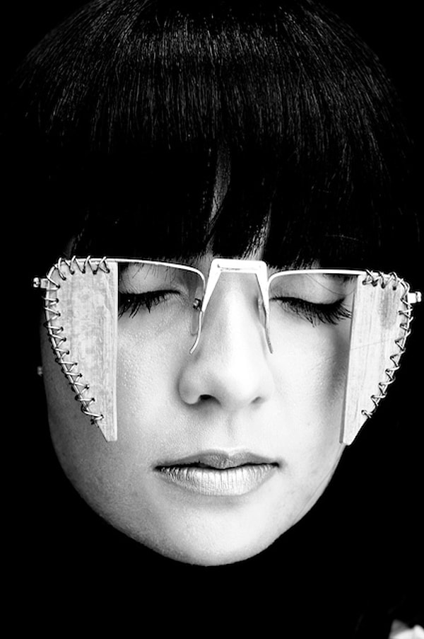 16. И это уже другая проблема, затронутая Кабиру.