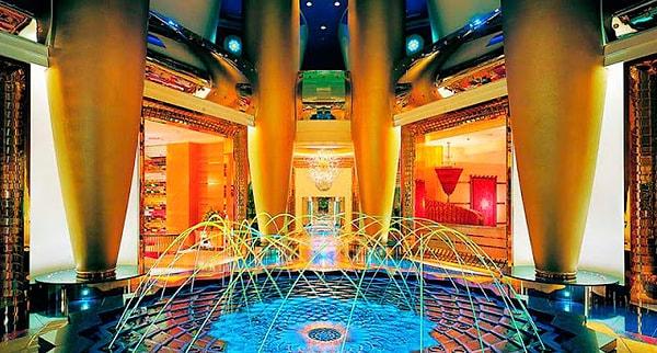 Olası bir Dubai tatiline çıktığınızda kalacağınız otelin lobisinin tasarımı muhtemelen böyle olacak.