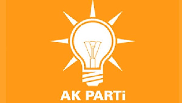 Bahis sitelerinin birinci parti olmasına kesin gözüyle baktığı AKP de  %43 ve üstü oy yüzdesine  5.5 oranla 100 TL'ye 550 TL kazandırıyor.