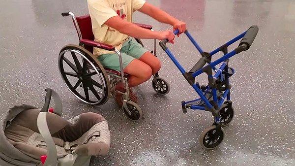 Cihaz normal bir bebek arabasının, tekerlekli sandalyeye eklenmesi sonucu oluşuyor.