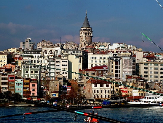 Galata Surları'nın Ayakta Kalan Son Parçaları da Yok Olma Tehlikesiyle Karşı Karşıya...