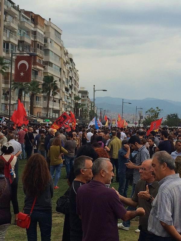 22. İzmir'de polis, göstericilere müdahale etti.