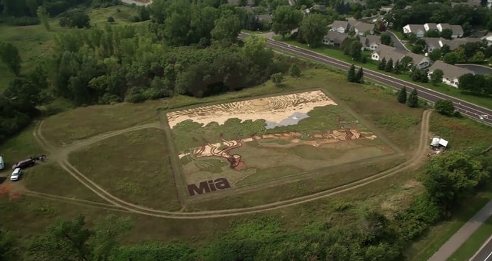 Bu Sanatçı Van Gogh'un Bir Resmini Birebir Canlandırıyor!