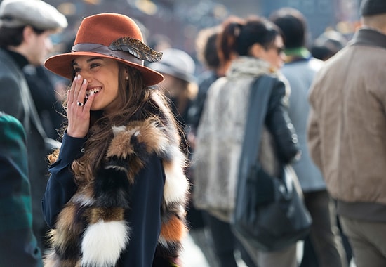 Bu Sonbaharda Kafanıza Şapkadan Başka Bir Şey Takmamanız Gerektiğinin Kanıtı 25 Kombin