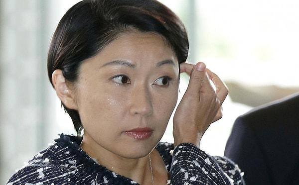 12. İsminin yolsuzluk iddialarına karışması üzerin istifa eden Japonya Ticaret ve Endüstri Bakanı Yuko Obuchi