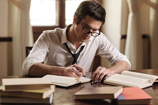 Sözelci Erkeklerin Sayısalcılardan Daha İyi Sevgili Olduklarının 11 Kanıtı