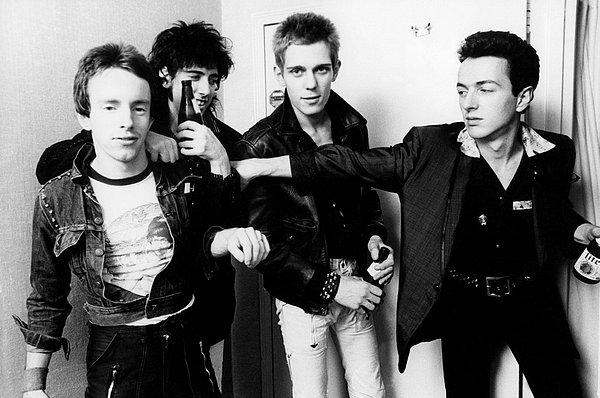 55. The Clash - London Calling (1979)