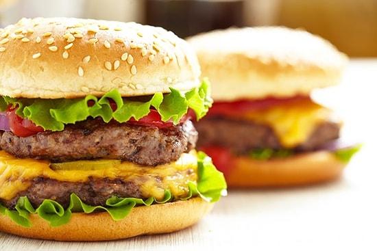 Ağzınıza Sığmayacak Büyüklükte de Olsa Ağzınıza Layık 15 Leziz Hamburger