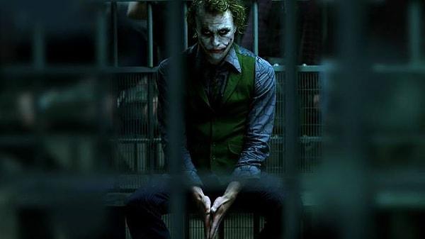 4. Heath Ledger The Dark Knight filminde oynadığı Joker rolüyle 32 tane en iyi yardımcı erkek oyuncu ödülüne layık görülmüştür.