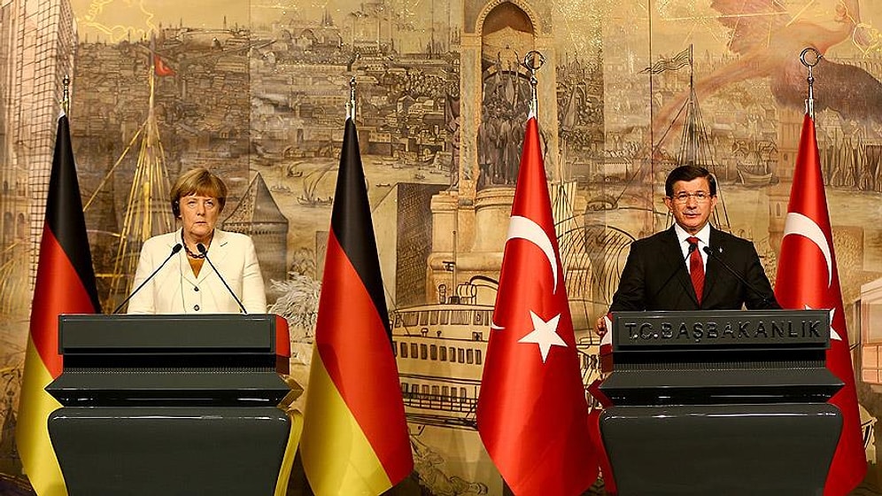 Merkel, Davutoğlu ile Görüştü