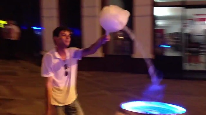 Pamuk Şeker Yapımında Çığır Açan İnanılmaz Yetenekli Adam