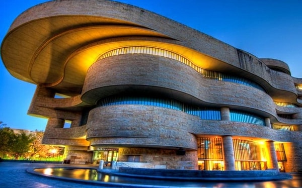 14. Смитсоновский Институт (США)