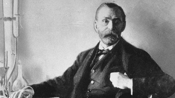 4. Edebiyata olan ilgisinin azalması ve kimya alanına yönelmesi için Immanuel Nobel, Alfred'i iki senelik kimya eğitimi için yurt dışına gönderdi.