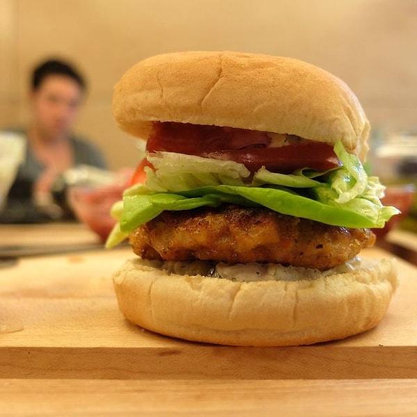 8. Spongebob'un her gün bıkmadan usanmadan yaptığı yengeç burgerlerden yapmak ister misiniz?